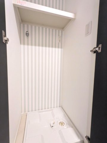 その他部屋・スペース　洗濯機置場。ドア付です。