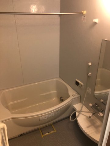 バス・シャワールーム　追い焚き付きのお風呂です♪