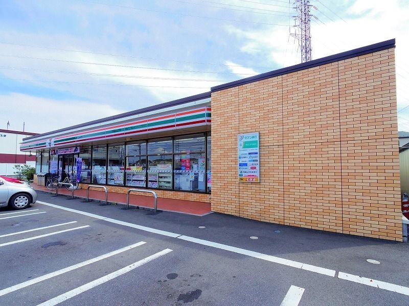 コンビニ　宮戸4丁目セブンイレブン（コンビニ）まで550m
