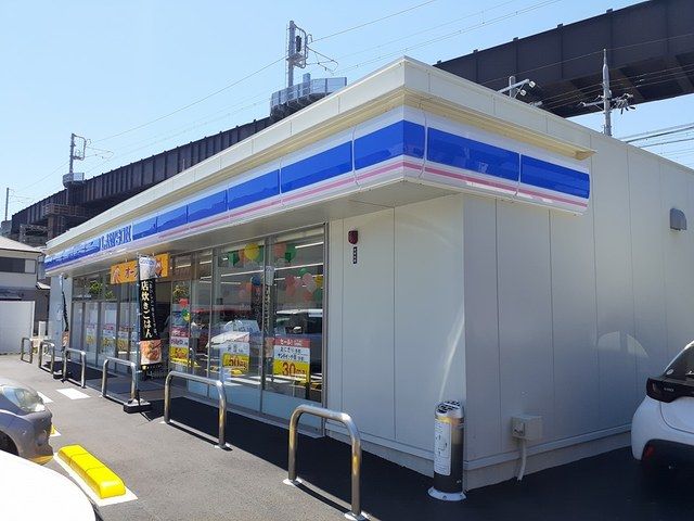 コンビニ　ローソン様（コンビニ）まで422m