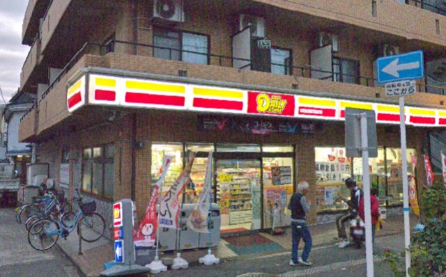 コンビニ　ニューヤマザキデイリーストア城東東中浜店（コンビニ）まで571m