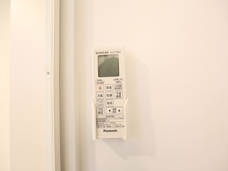 その他設備　浴室暖房乾燥機付き