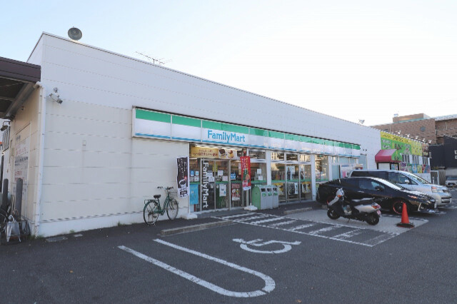 コンビニ　ファミリーマート巽中三丁目店（コンビニ）まで201m