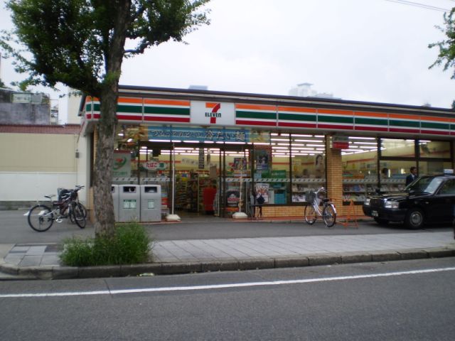 コンビニ　セブンイレブン（コンビニ）まで540m