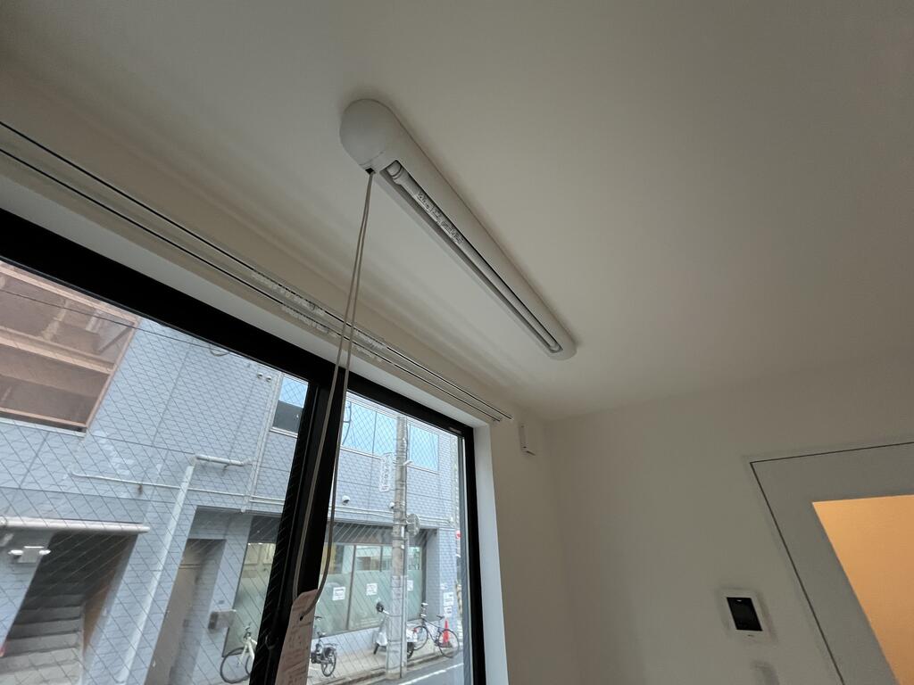 バルコニー　室内物干し