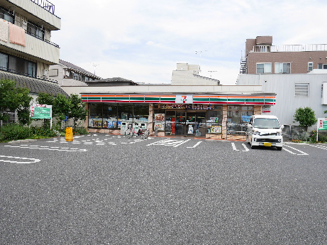 コンビニ　セブンイレブン 足立伊興小西店（コンビニ）まで366m