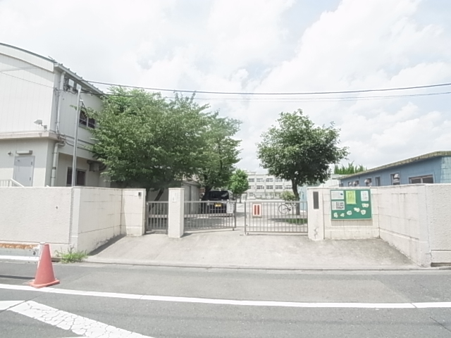 小学校　足立区立西伊興小学校（小学校）まで230m