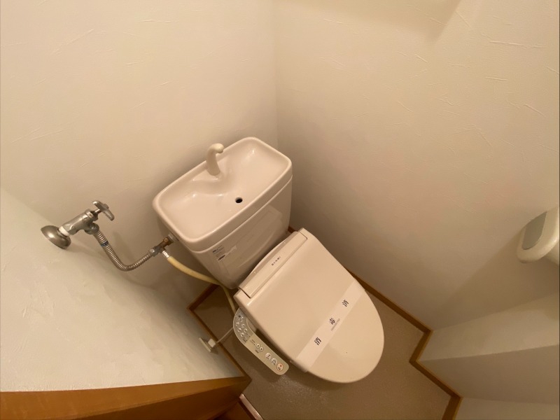 トイレ　ウォシュレット機能がついたトイレ。安心して使用できますね。