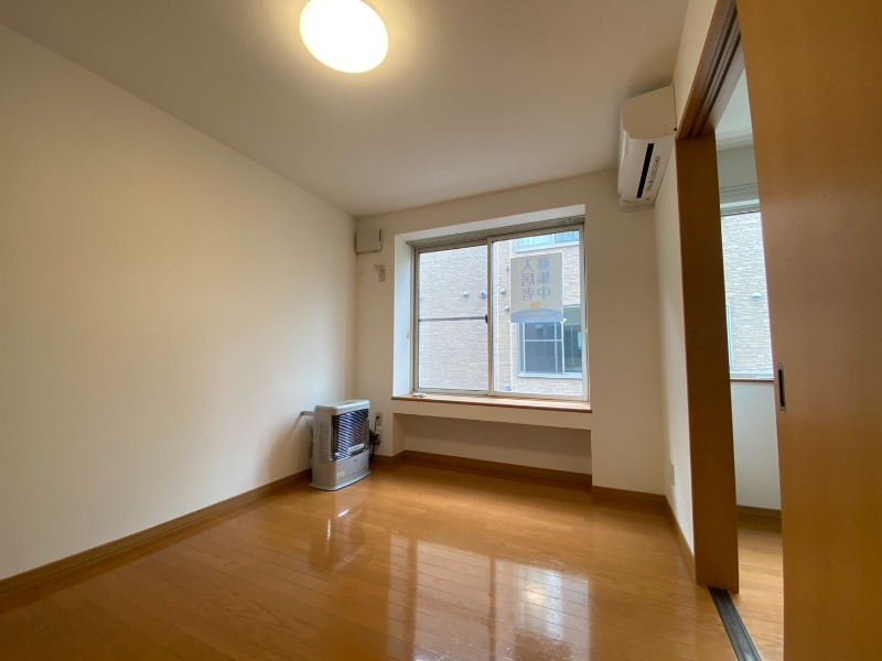 居室・リビング　広くてキレイなお部屋が広がっていて、充実した生活が送れそう。