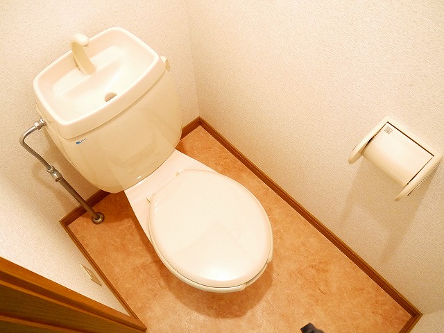 トイレ　落ち着いた色調のトイレです