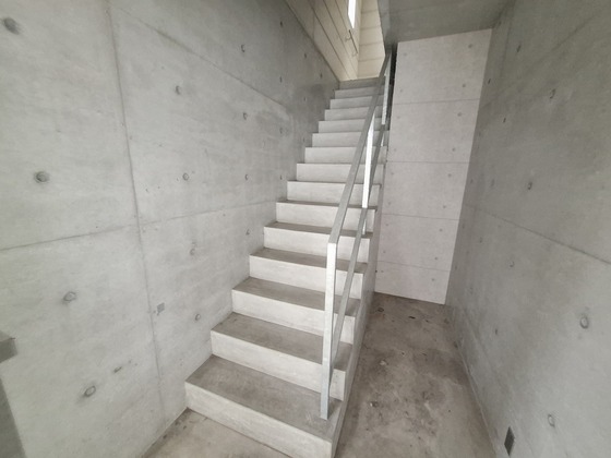 ＪＲ山陽本線 向洋駅 徒歩22分 3階建 築25年の玄関写真