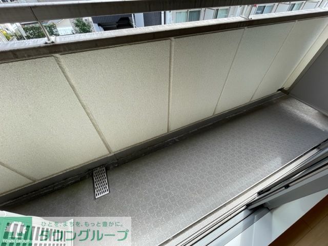 バルコニー　同物件別号室