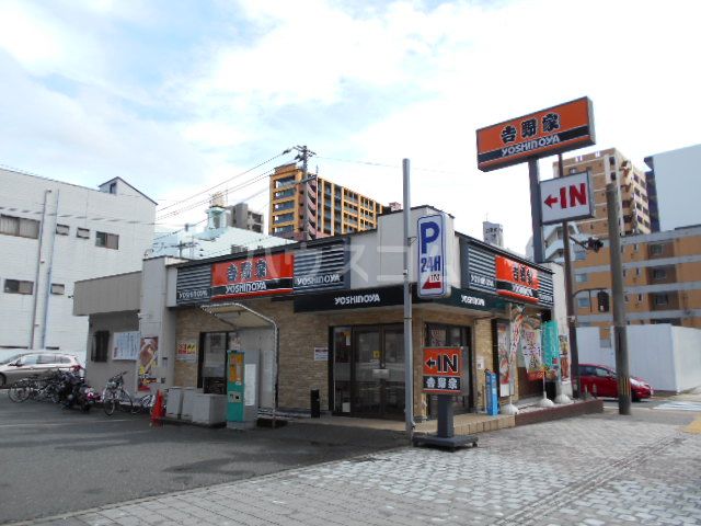 飲食店　吉野家 築港本町店（飲食店）まで83m