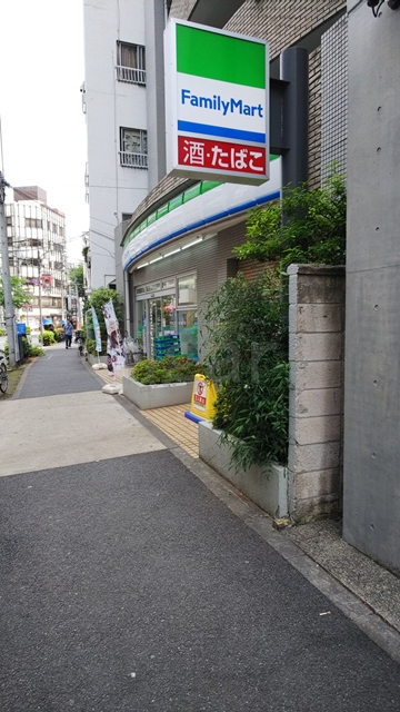 コンビニ　ファミリーマート板橋駅桜通り店（コンビニ）まで119m