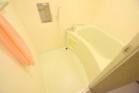 バス・シャワールーム　ゆったりと入るなら、お風呂とトイレとは別々が嬉しいですよね。