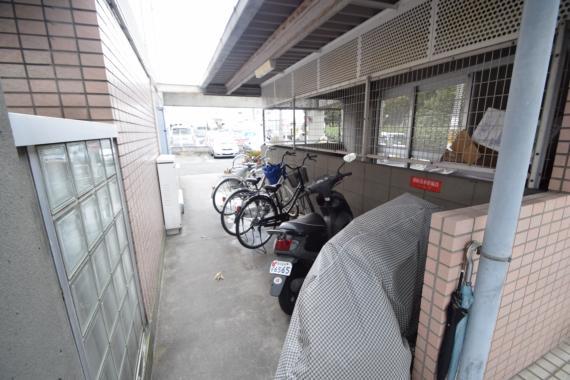 駐車場　あなたの大事な自転車も安心してとめることができますね。