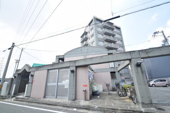建物外観　存在感のある外観は落ちついた色合いで、堂々としていますね。