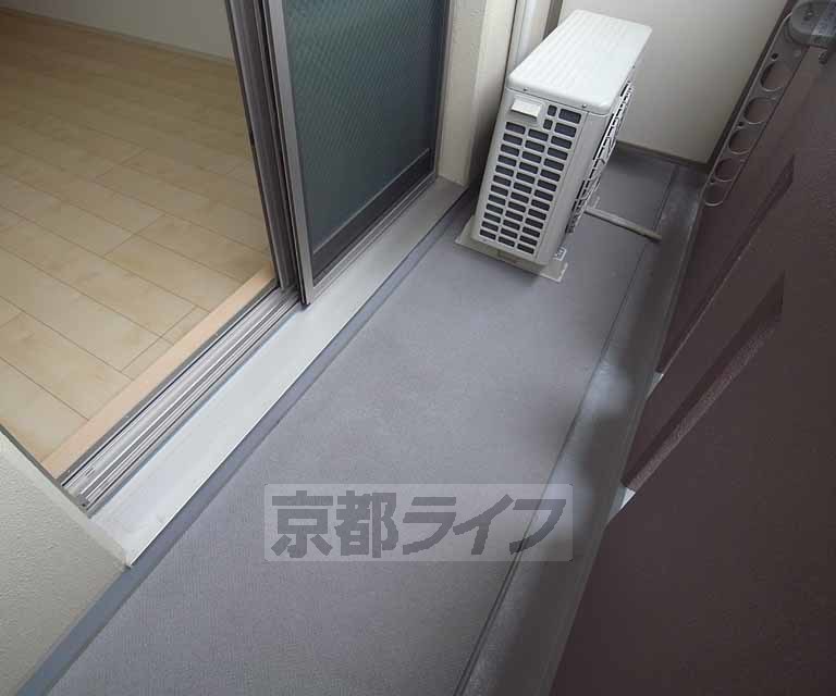 バルコニー　広々としたバルコニーですね。