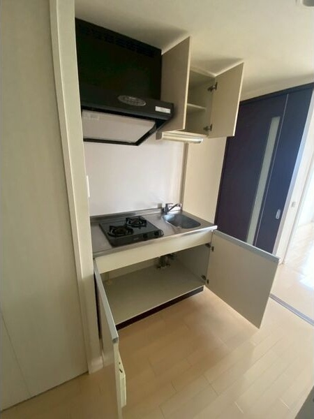 キッチン　※写真は同じマンションの違う部屋のものになります。