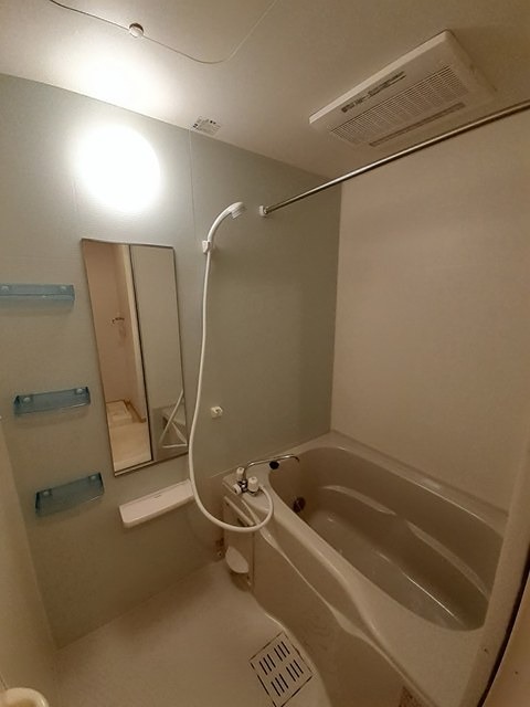 バス・シャワールーム　追い焚き機能のお風呂です。