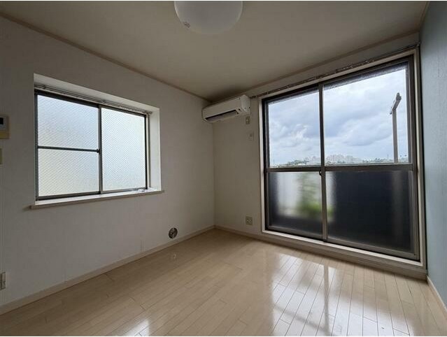 居室・リビング　開放感のあるゆったりとしたお部屋です♪