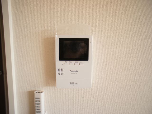 セキュリティ　訪問者の確認ができるTVドアホン付きです♪