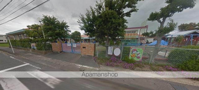 幼稚園・保育園　中幼稚園（幼稚園・保育園）まで579m