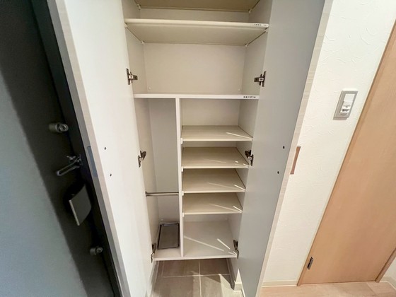 玄関　※別部屋の写真です
