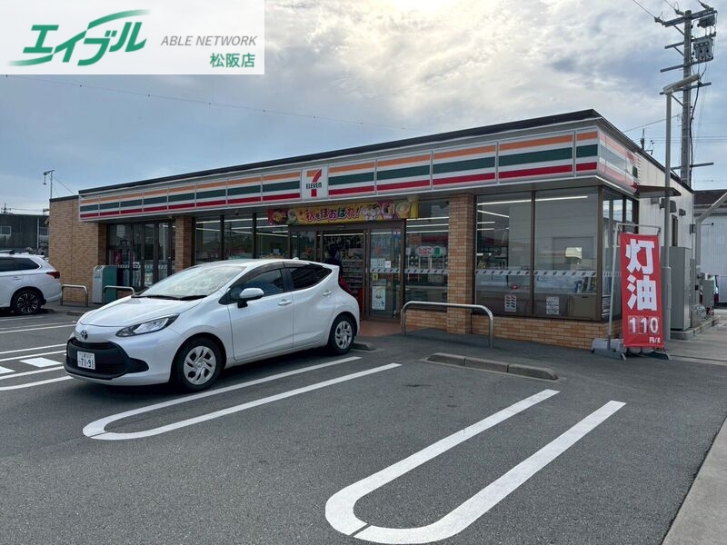 コンビニ　セブンイレブン松阪中道町店（コンビニ）まで413m