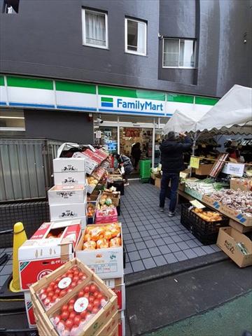 コンビニ　ファミリーマート上目黒２丁目店（コンビニ）まで550m