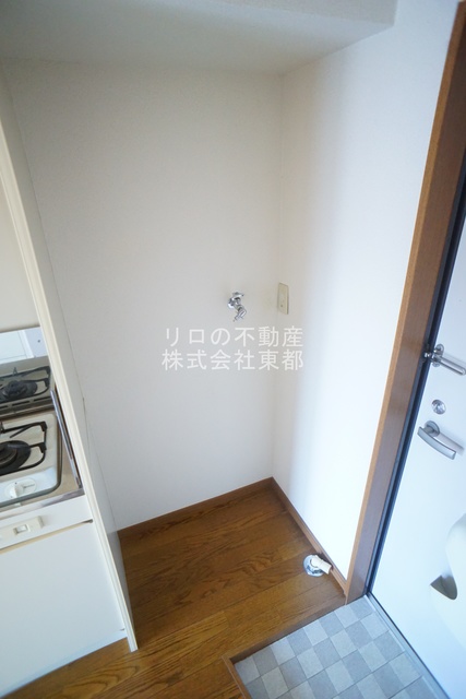 その他　洗濯機置き場は室内にあるので雨に濡れる心配はありません。