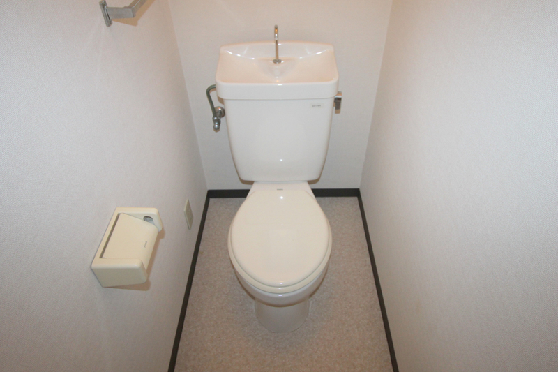 阪急宝塚線 岡町駅 徒歩9分 2階建 築32年のトイレ写真