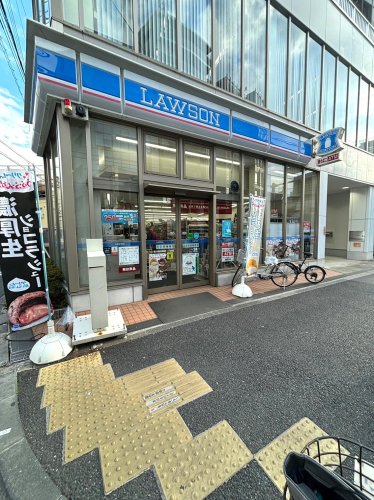 コンビニ　ローソン 荒川西日暮里一丁目店（コンビニ）まで141m
