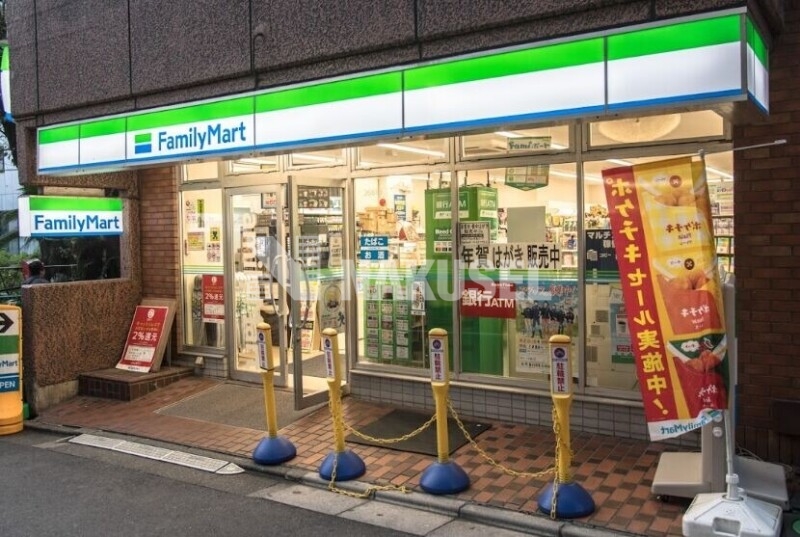 コンビニ　ファミリーマート都立大学駅西店（コンビニ）まで107m