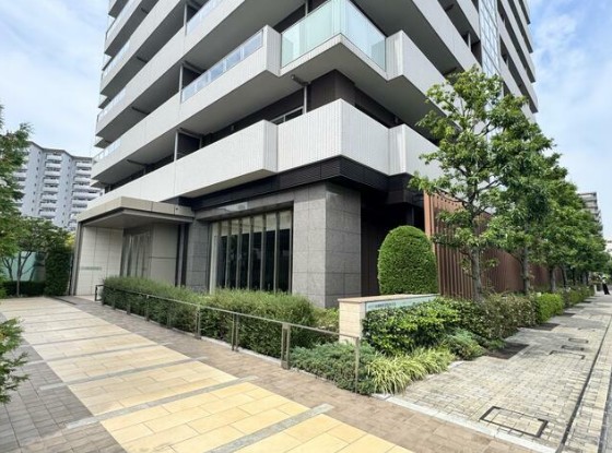 エントランス　★重厚感のあるエントランス★