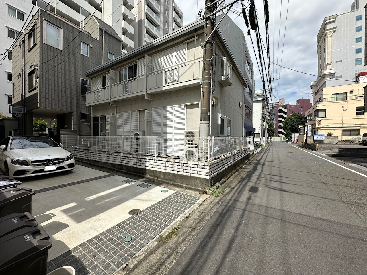 建物外観　1F手前の角部屋です！！
