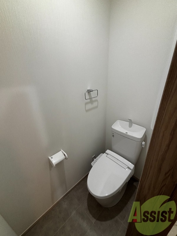トイレ　トイレはウォシュレット機能付きです。安心して使用できますね。