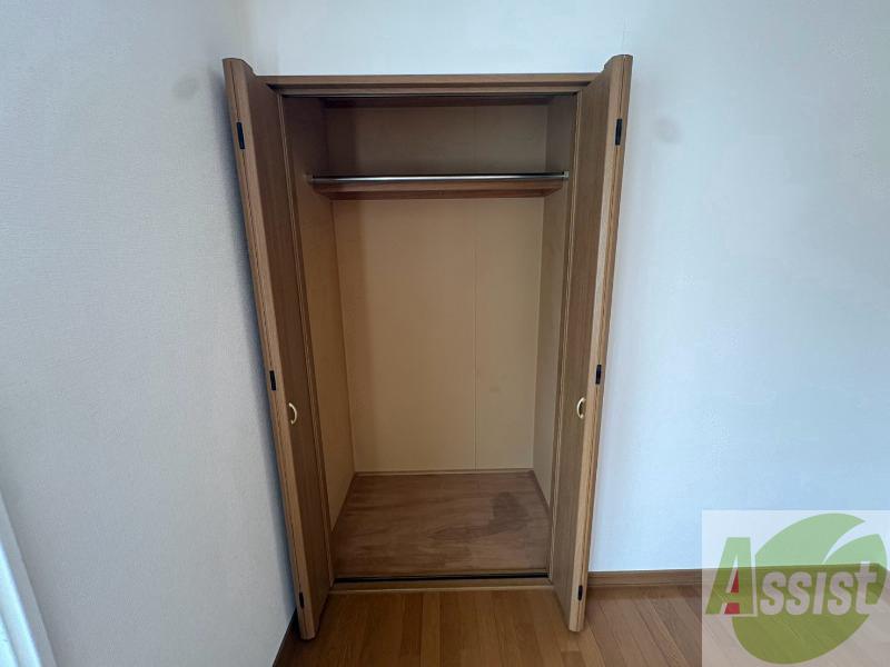 収納　寝室の収納です。部屋がすっきり片付きます。