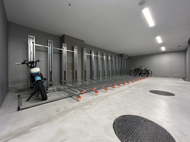 駐車場　ローレルタワー堺筋本町　駐輪場