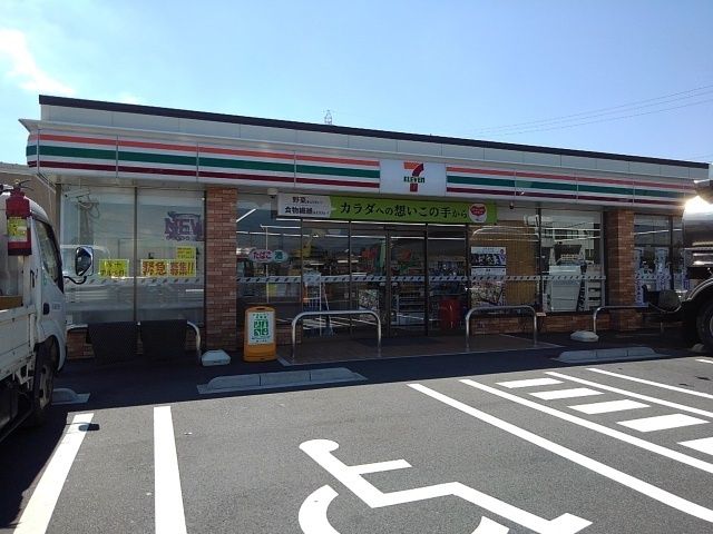 コンビニ　セブンイレブン小古曽東店（コンビニ）まで550m