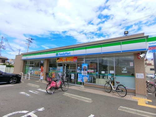 コンビニ　ファミリーマート 東鴻池店（コンビニ）まで560m