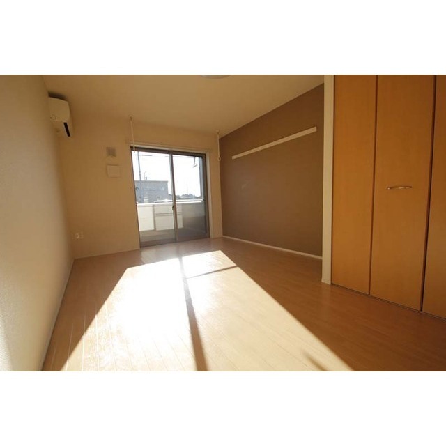 居室・リビング　（中部屋で撮影）