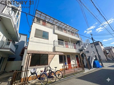 建物外観　敷地内に居住者専用のごみ置き場があります