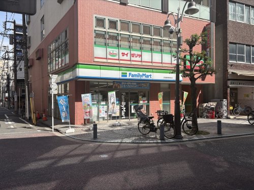 コンビニ　ファミリーマート 京急鶴見駅前（コンビニ）まで1m