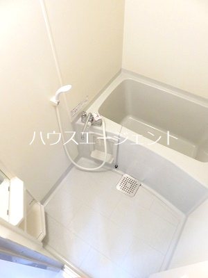 バス・シャワールーム　お風呂・トイレ別です。