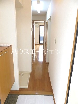 玄関　玄関にはシューズボックスございます。