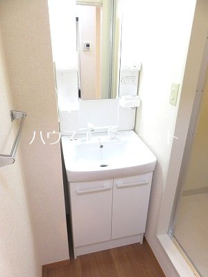 洗面設備　独立洗面台付がうれしい。