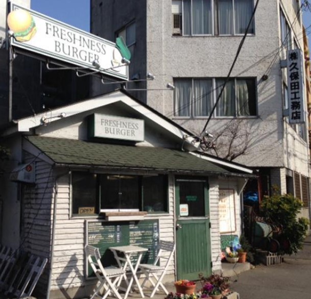飲食店　フレッシュネスバーガー富ヶ谷店（飲食店）まで320m