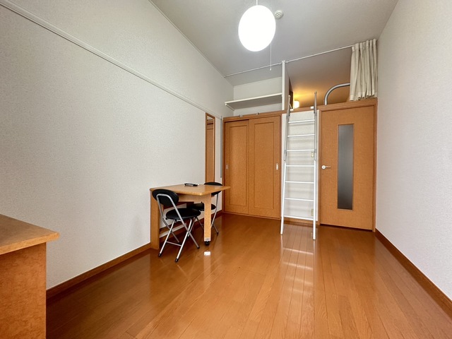 居室・リビング　同施工参考写真です