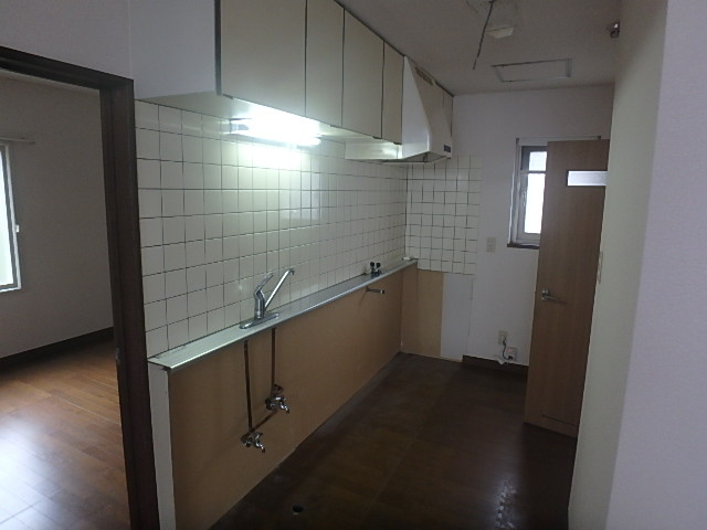 キッチン　新品に交換中